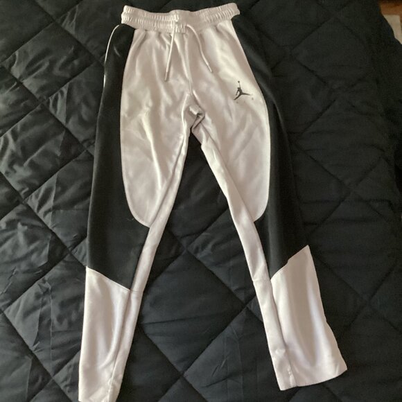 EUC Boys Jordan Sweatpants - Size Medium - Picture 1 of 4
